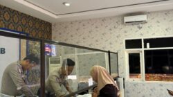 Polantas Tuban Ajak Warga Tertib Administrasi dengan Senyum