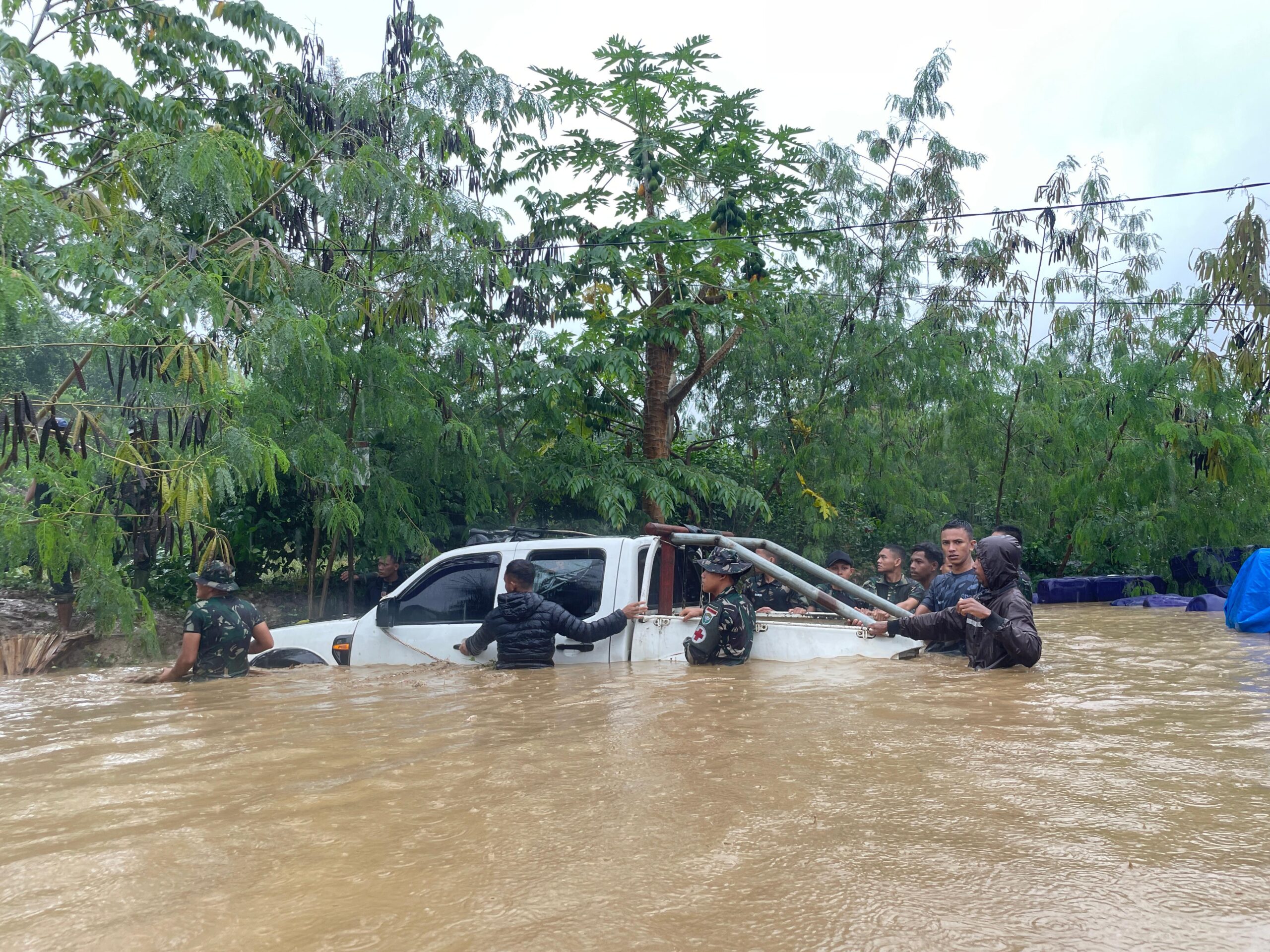 TNI Gerak Cepat di Aceh: Evakuasi, Bantuan Logistik, dan Posko Kesehatan Dimaksimalkan