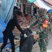 Sambut Bulan Kasih Natal, Kodim 1710/Mimika Gelar Karya Bakti Bersihkan Lingkungan Pasar