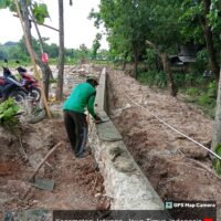 Tenaga Lokal Dilibatkan, Pembangunan TPJ Juga Bantu Ekonomi Warga Desa Ngepon