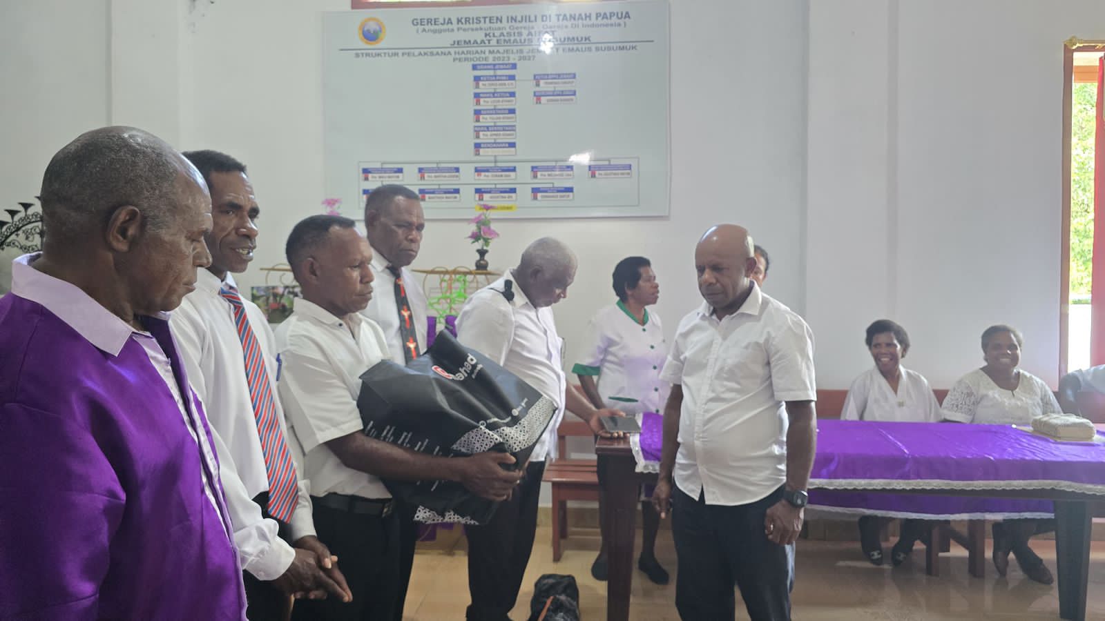 Salurkan Bantuan Presiden Peralatan Multimedia untuk Perkuat Pelayanan Ibadah di Kabupaten Maybrat