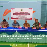 Babinsa Koramil Kembang Janggut Hadiri Rapat Pemilihan Ketua Kopdes Hambau Bersatu