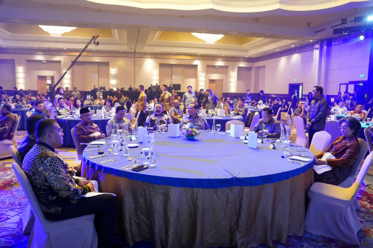 Panglima TNI Raih Penghargaan Outstanding Leadership di CNN Indonesia Awards 2025 Panglima TNI Raih Penghargaan Outstanding Leadership di CNN Indonesia Awards 2025