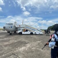 Sukhoi Su 27/30 Skadron Udara 11 Paksa Mendarat Pesawat Asing di Lanud Sultan Hasanuddin