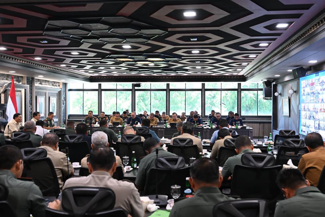 Presiden RI, Menhan RI dan Panglima TNI Rapat Evaluasi Percepatan Pembangunan KDKMP