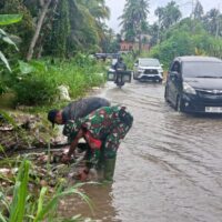 Respon Cepat TNI : Prajurit Kodim 0212/TS Bantu Penanganan Bencana di Mandailing Natal