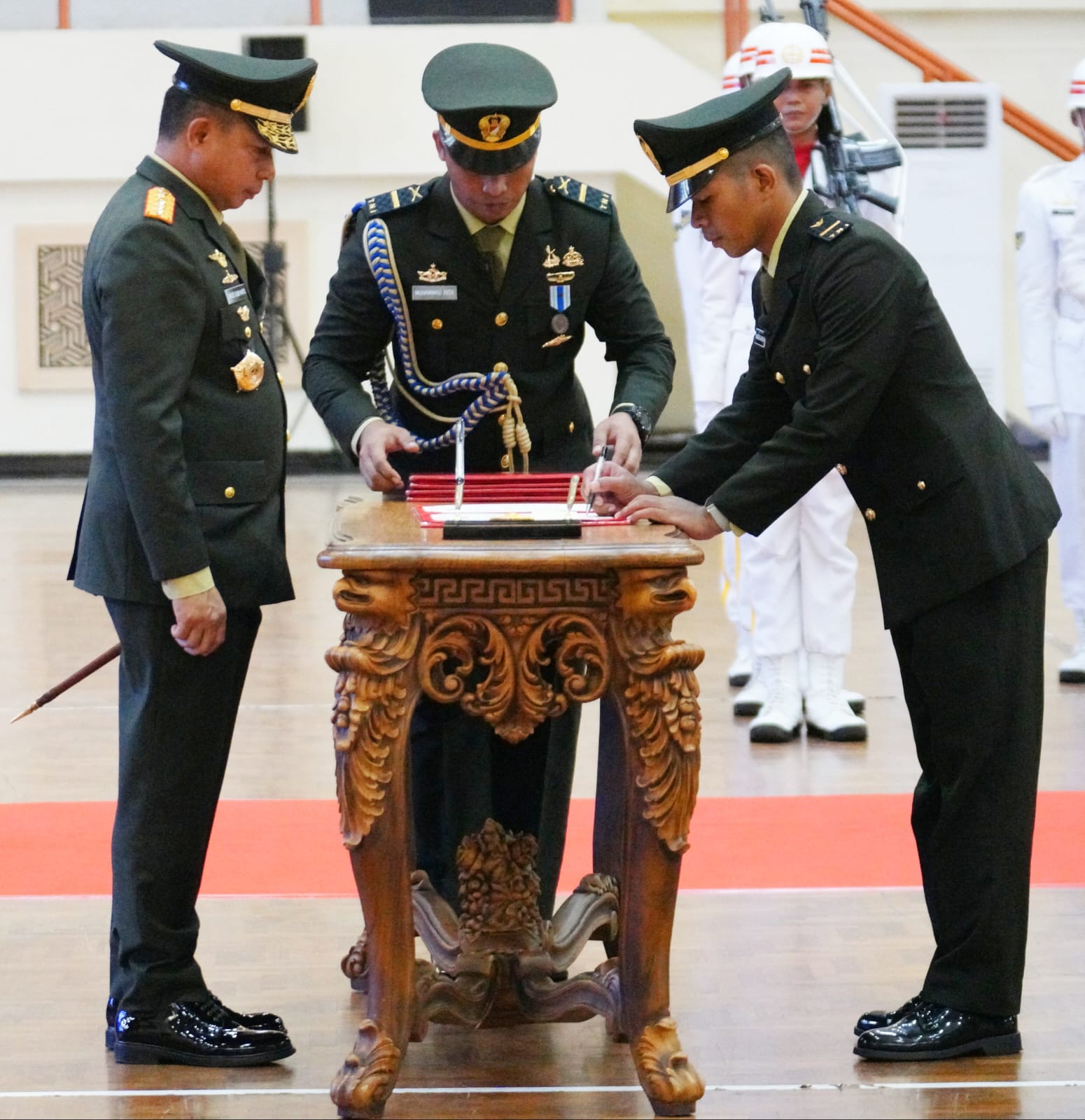 Atlet Juara Dunia Angkat Besi Rizki Juniansyah, Kini Resmi Sandang Pangkat Letnan Dua