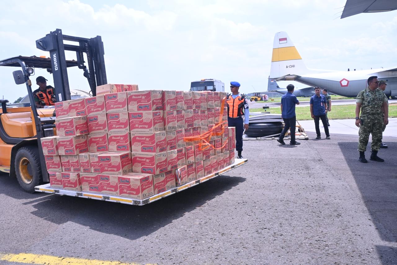TNI Kembali Distribusikan Bantuan Kemanusiaan ke Wilayah Terdampak