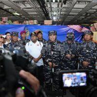 TNI AL Kerahkan KRI dan Helikopter untuk Bantu Korban Bencana di Aceh, Sumut dan Sumbar