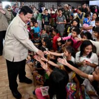 Panglima TNI Dampingi Presiden RI Tinjau Lokasi Bencana Tapanuli Tengah dan Padang