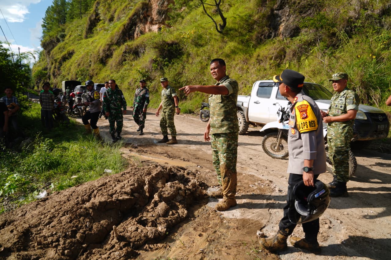 Wakil Panglima TNI Tinjau Pengungsi Banjir di Takengon dan Pidie Jaya