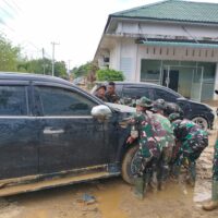 TNI Kerahkan Puluhan Prajurit Pulihkan RSUD Aceh Tamiang Pasca Banjir