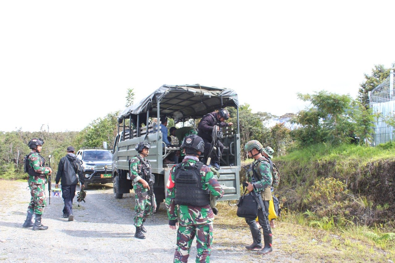 Kodim 1714/PJ Terlibat Upaya Peningkatan Komunikasi di Wilayah Melalui Pemasangan Tower Repeater