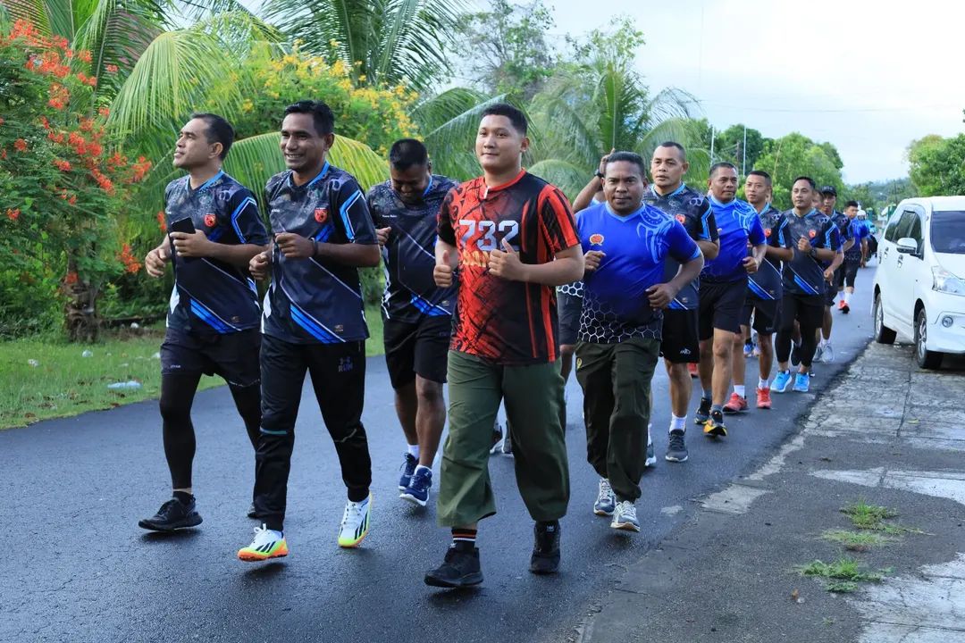 Tingkatkan Kebugaran Prajurit, Kodim 1505/Tidore Laksanakan Pembinaan Fisik