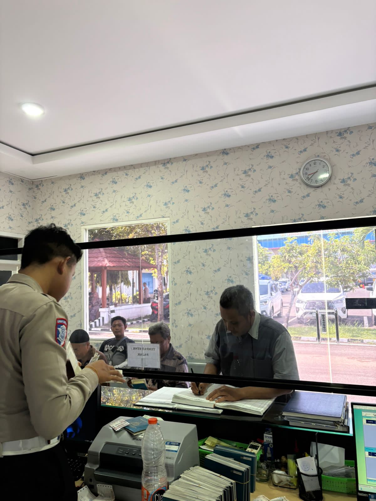 Bersama Warga, Satlantas Tuban Bangun Pelayanan yang Ramah dan Membahagiakan