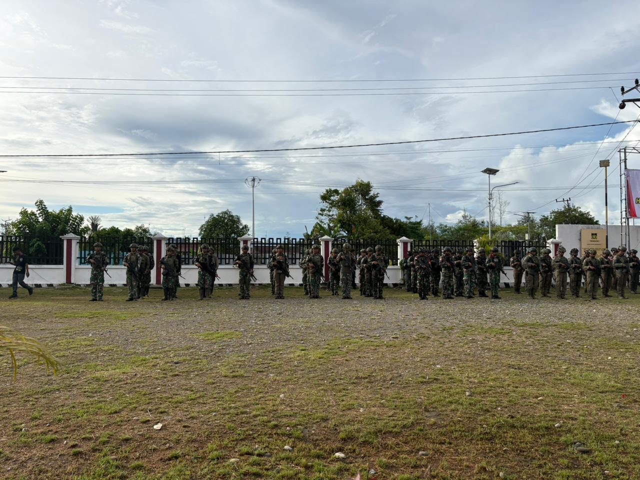 Kodim 1715/Yahukimo bersama Polres dan Jajaran Satgas TNI-Polri melaksanakan Apel dan Patroli Gabungan jelang 1 Desember 2025