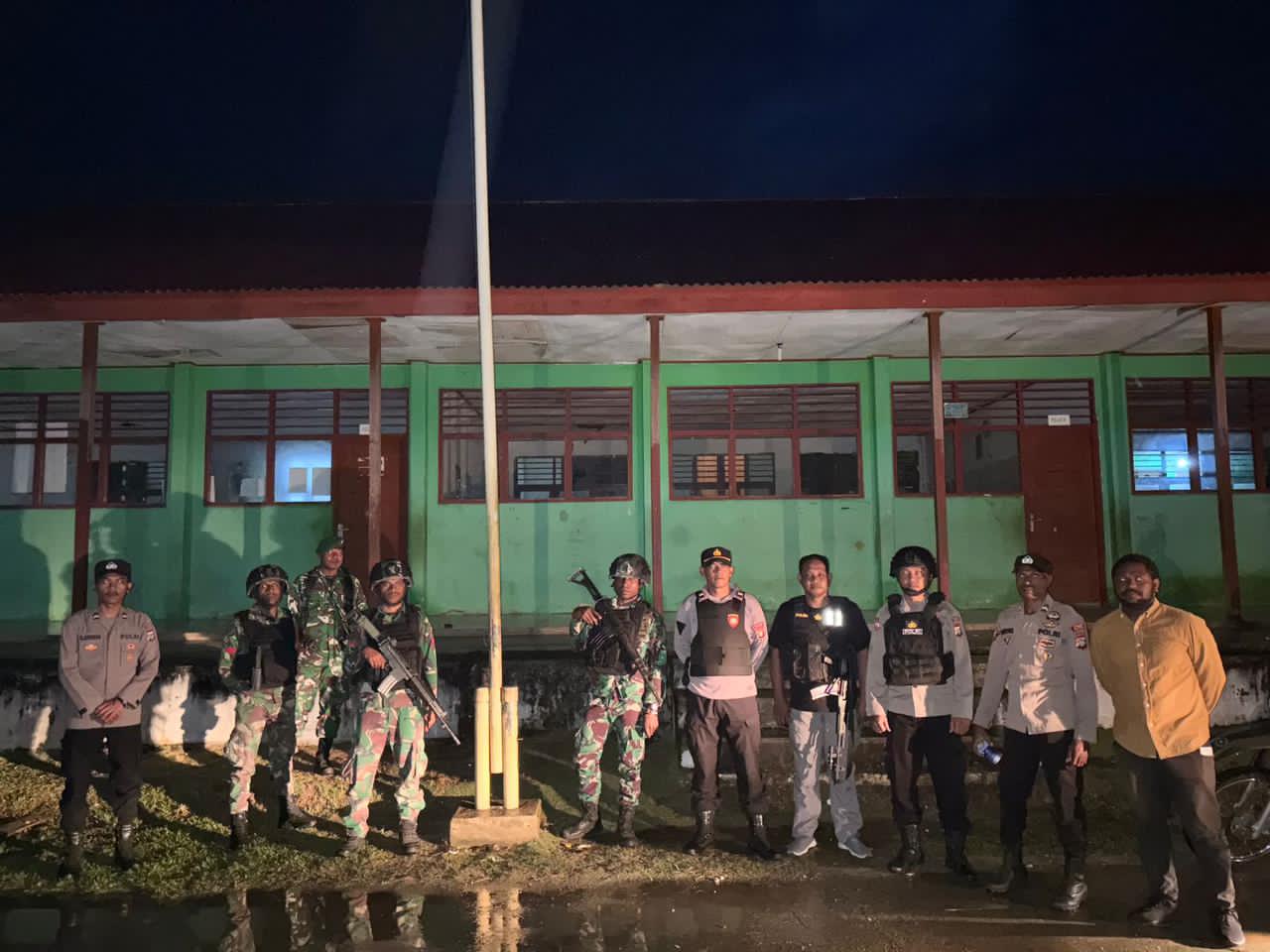 Jajaran Polsek di Wilayah Hukum Polres Maybrat Gelar Patroli Malam Bersama TNI untuk Jaga Kondusifitas Kamtibmas