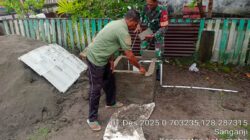 Dekat dengan Warga, Babinsa Koramil 03/Maba Bantu Warga Bangun Tembok Pelindung Mesin Air Dekat dengan Warga, Babinsa Koramil 03/Maba Bantu Warga Bangun Tembok Pelindung Mesin Air