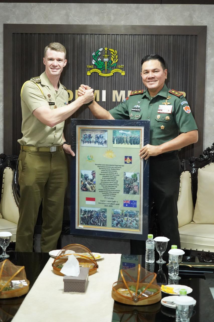 Akmil Lepas Instruktur Australia Kapten Kav Damon Radford