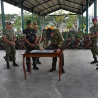 Danrem 181/PVT Sambut Kedatangan Menhan RI beserta rombongan di Yon TP 806/SI