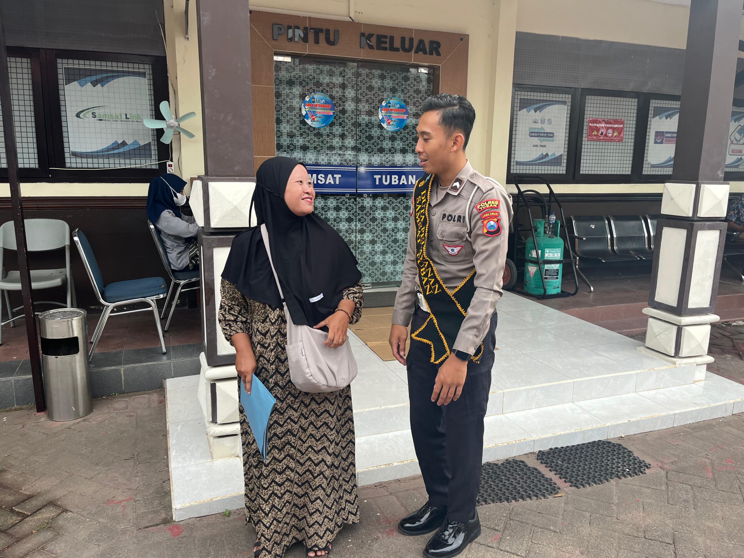 Layanan Ramah Satlantas Tuban Bikin Warga Merasa Dimanjakan
