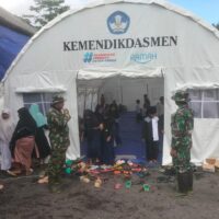 Tak Hanya Saat Darurat, TNI Lanjutkan Pendampingan Pendidikan Anak-Anak Terdampak Semeru