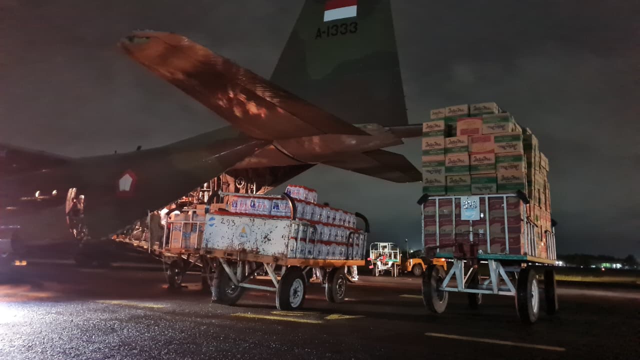 Lanud SMH Kirim 14 Ton Bantuan Kemanusiaan untuk Aceh, Sumut, dan Sumbar