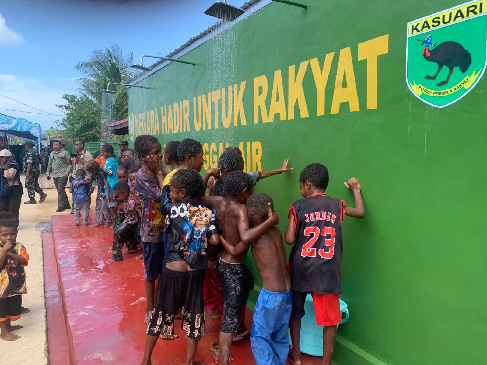 Kasad Resmikan Manunggal Air dan Tinjau Kesiapan Satuan Yonif TP Jajaran kodam XVIII/Kasuari : Mengalirkan Manfaat, Menguatkan Pertahanan Pastikan Manunggal Air dan Pembangunan Yonif TP Berjalan Tepat Sasaran Kasad Resmikan Manunggal Air dan Tinjau Kesiapan Satuan Yonif TP Jajaran kodam XVIII/Kasuari : Mengalirkan Manfaat, Menguatkan Pertahanan Pastikan Manunggal Air dan Pembangunan Yonif TP Berjalan Tepat Sasaran