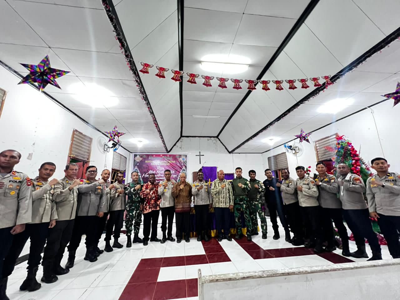 Polres Maybrat Gelar Ibadah Natal Oikumene Bertema Allah Hadir untuk Menyelamatkan Keluarga