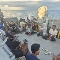 Profesionalisme TNI AL: KRI Panah-626 Evakuasi 51 Penumpang KM Cantika Lestari 9C yang Kandas di Teluk Weda