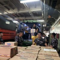 Armada III Peduli Bangsa: Panglima Armada III Serahkan Bantuan Kemanusiaan untuk Korban Bencana di Sumatera