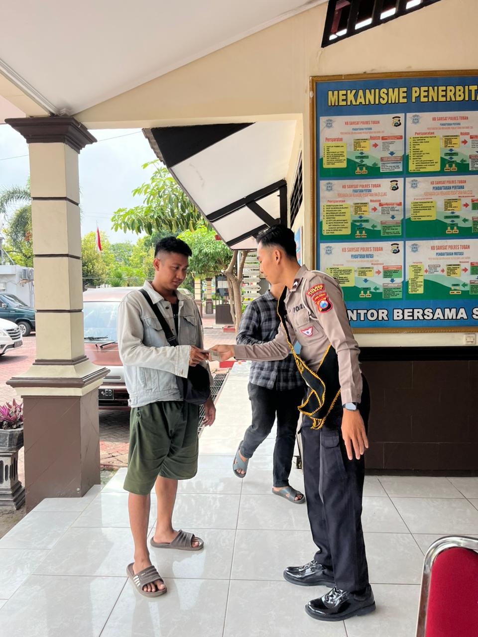 Dari Takut Jadi Percaya: Polantas Tuban Ubah Wajah Pelayanan Publik Dari Takut Jadi Percaya: Polantas Tuban Ubah Wajah Pelayanan Publik