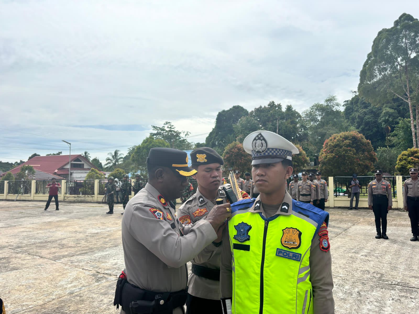 Apel Gelar Pasukan Operasi Lilin Dofior 2025 Polres Maybrat, Wujud Sinergi TNI–Polri Amankan Nataru