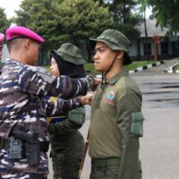 Danyonif 2 Marinir Pimpin Langsung Penutupan Pelatihan Dasar dan Bela Negara Insan Ombudsman T.A 2025