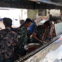 TNI Dirikan Dapur Umum di Timang Gajah, Bantu Pengungsi Terdampak Bencana