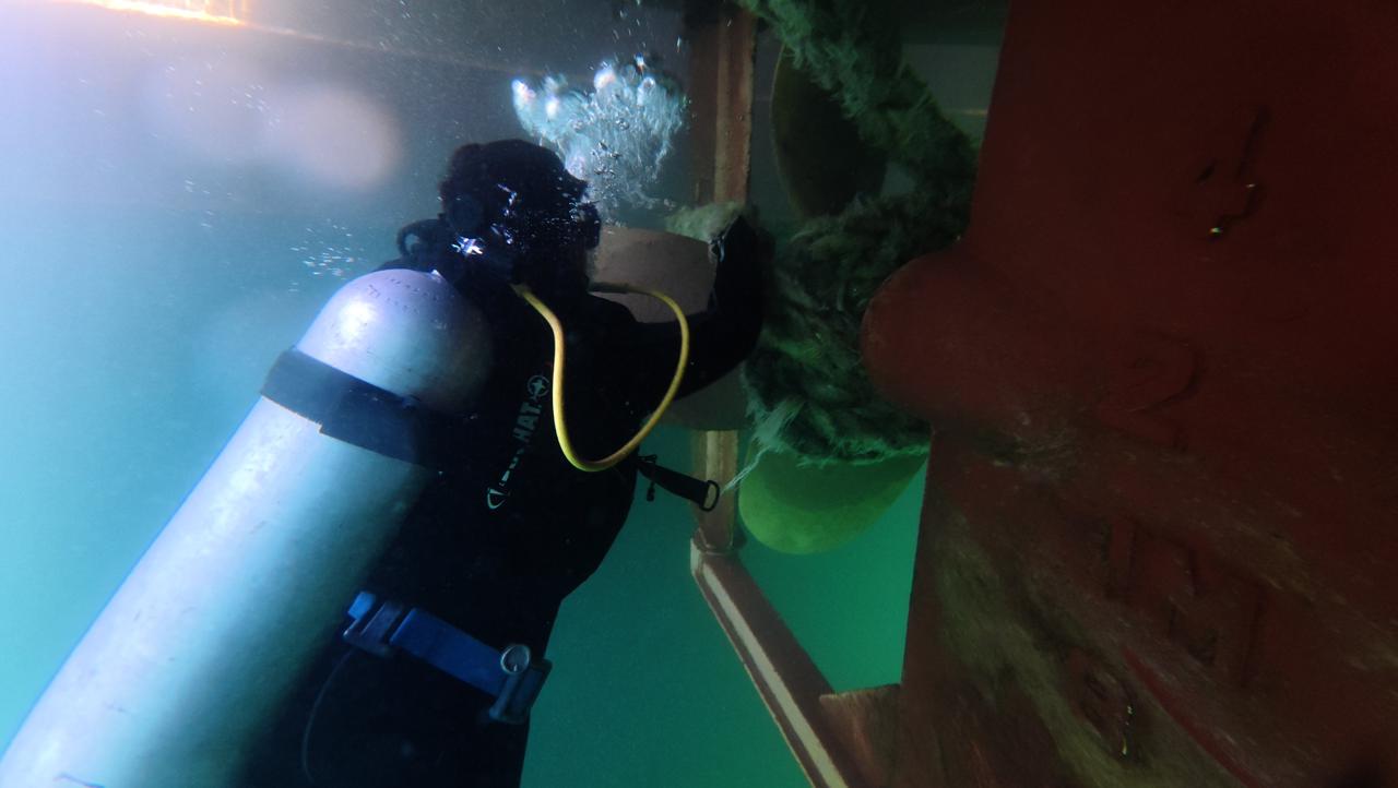 KRI Alamang-644 Berhasil Melaksanakan Penyelamatan Terhadap TB. YANG VITI VI & TK. TOTO I