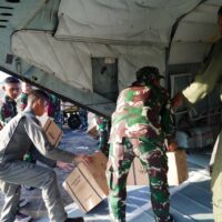 Misi Kemanusiaan Tanggap Bencana, Helikopter MI-17 TNI Bawa Bantuan ke Kota Langsa