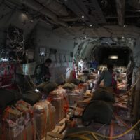 TNI Kembali Kirim Bantuan Dengan Metode Airdrop untuk Warga Terisolasi Akibat Banjir di Aceh Tamiang