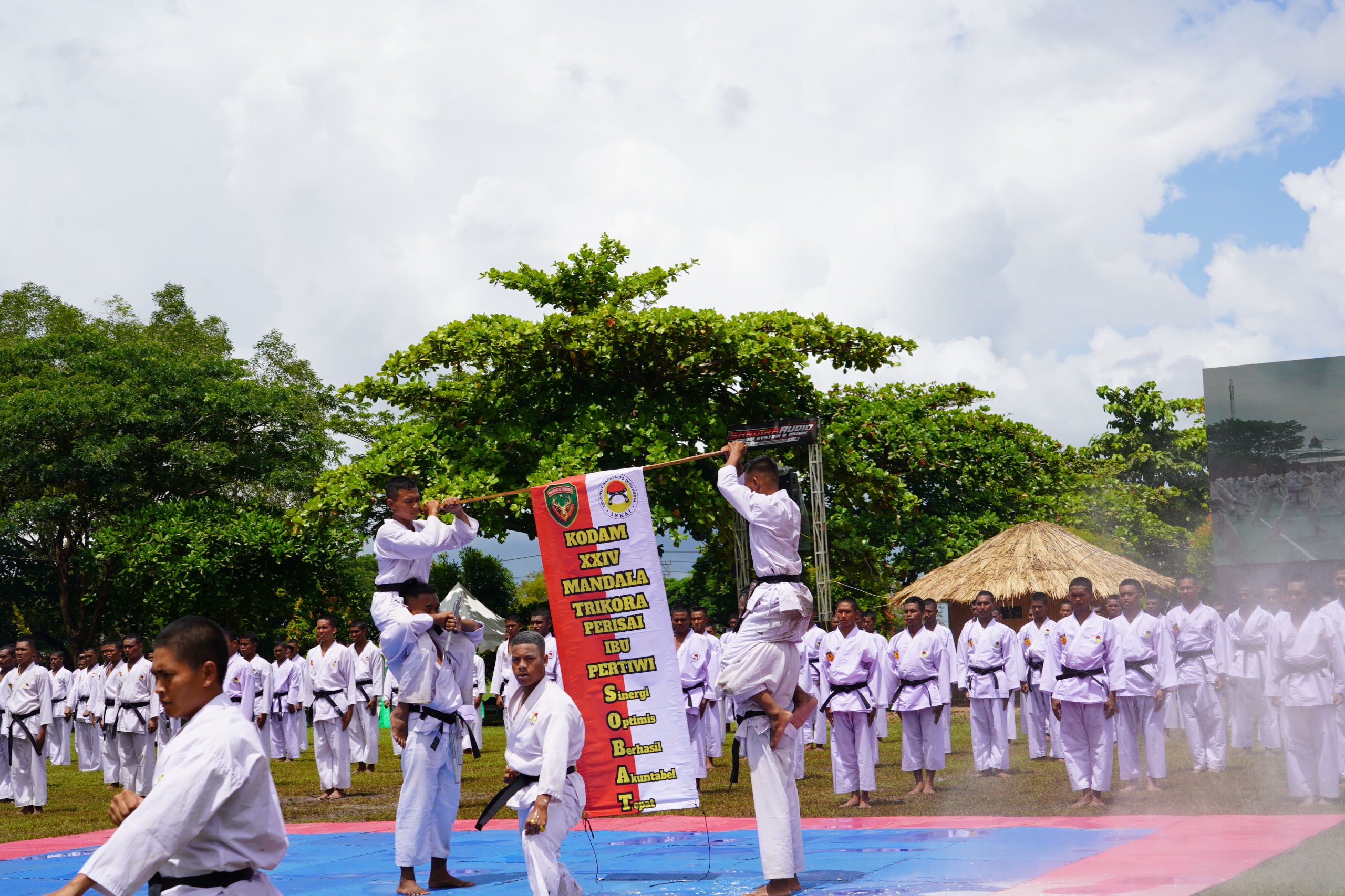 1.683 Prajurit Kodam XXIV/MT Raih Sabuk Hitam, Pecahkan Rekor MURI 1.683 Prajurit Kodam XXIV/MT Raih Sabuk Hitam, Pecahkan Rekor MURI