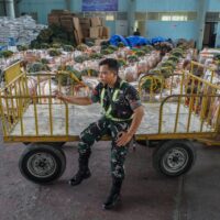 TNI Lakukan Airdrop Bantuan Sembako 5,4 Ton di Blankejeren, Gayo Lues