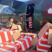 TNI Dropping Logistik dengan Metode Airdrop di Gayo Lues