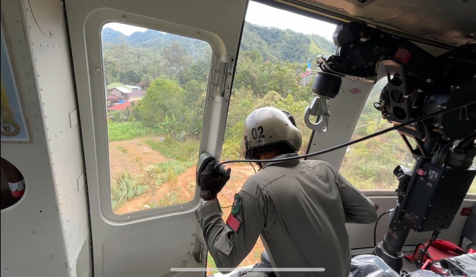 Sinergi Satgas Gulbencal TNI, Logistik Aman Tiba di Parombunan