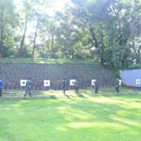 Pelihara Kemampuan Dasar Prajurit, Perwira Lanud Sultan Hasanuddin Laksanakan Latihan Menembak