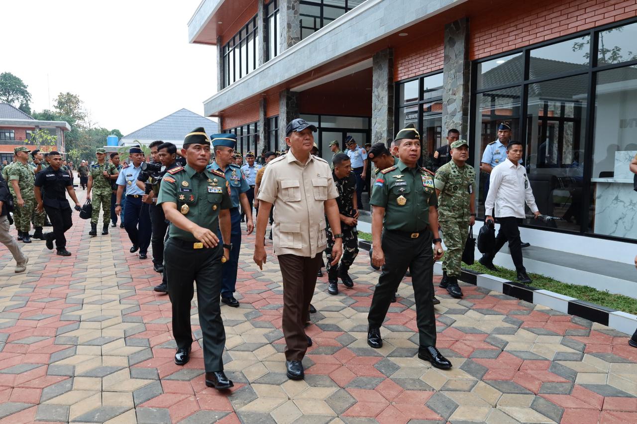 KODIKLAT TNI Terima Kunjungan Menhan RI dan Panglima TNI, Resmikan dan Tinjau Fasilitas Pendidikan SePa PK TNI KODIKLAT TNI Terima Kunjungan Menhan RI dan Panglima TNI, Resmikan dan Tinjau Fasilitas Pendidikan SePa PK TNI