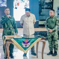 Panglima TNI Bersama Menhan RI Anugerahkan KPLB kepada Prajurit Berprestasi di Timika