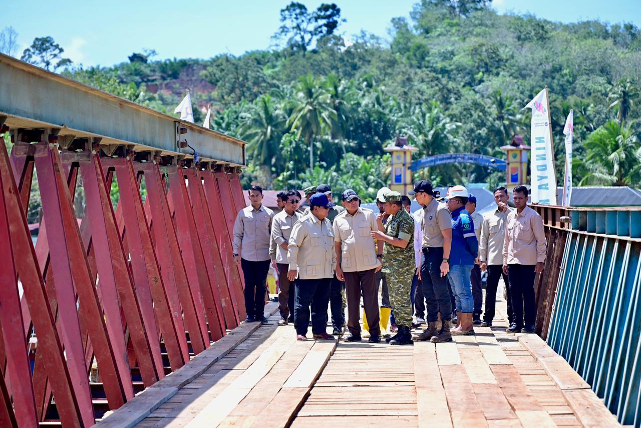 Wapang TNI Dampingi Presiden Prabowo Tinjau Jembatan Bailey dan Posko Kesehatan di Tapanuli SelatanWapang TNI Dampingi Presiden Prabowo Tinjau Jembatan Bailey dan Posko Kesehatan di Tapanuli Selatan
