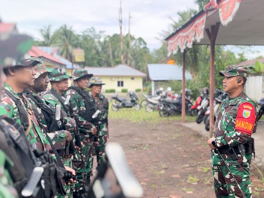 Aparat Gabungan TNI-Polri Laksanakan Sweeping Pasca Perang Suku di Kwamki Narama Aparat Gabungan TNI-Polri Laksanakan Sweeping Pasca Perang Suku di Kwamki Narama