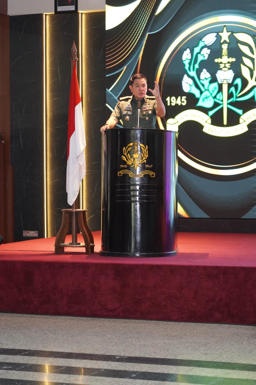 Gubernur Akmil Berikan Pengarahan kepada Perwira Remaja Abituren Akmil TA 2025