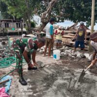 Babinsa Serda Abdurahman Safi TurunTangan Bantu Warga Bangun Rumah