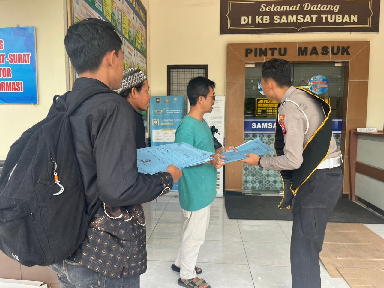 Warga Kaget: Polisi Tuban Datang Tanpa Marah dan Ancaman